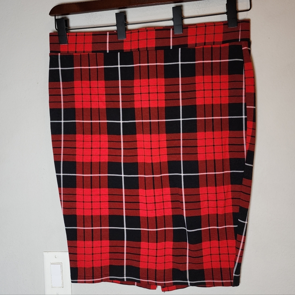 Torrid Pull-On Pencil Skirt Stretch Jersey Knit Size 2X Bodycon Red Black Plaid